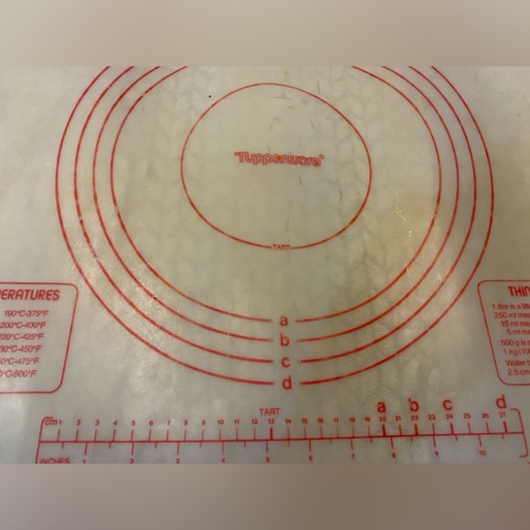 22x18 Vintage Tupperware dough/pastry rolling mat. Get perfect even sizes. 1977 - Picture 7 of 9